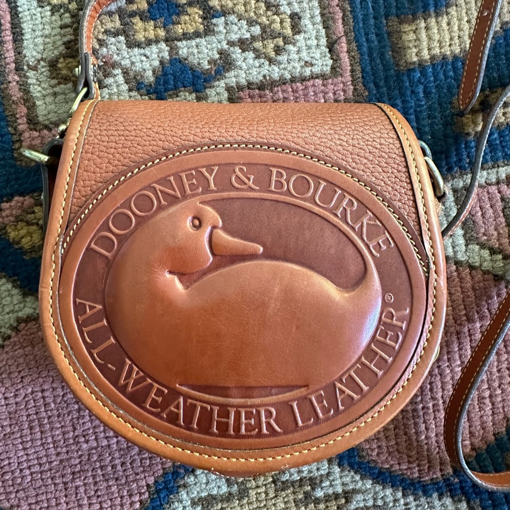 Vintage Dooney & Bourke Small Duck Bag in British tan, crossbody excellent cond.